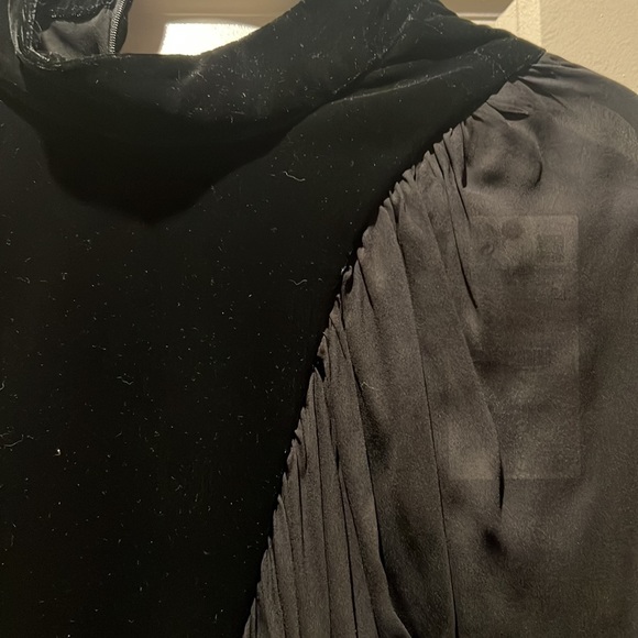 Never worn velvet zara top - Picture 2 of 3